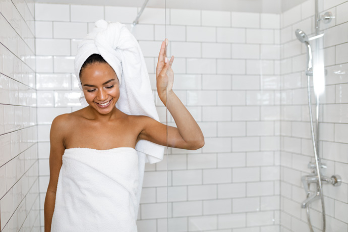 mujer en la ducha